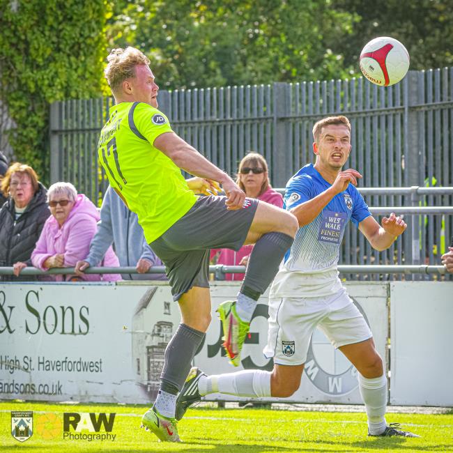 Ben Fawcett got his eyes fixed on the ball. Picture Rawphotography